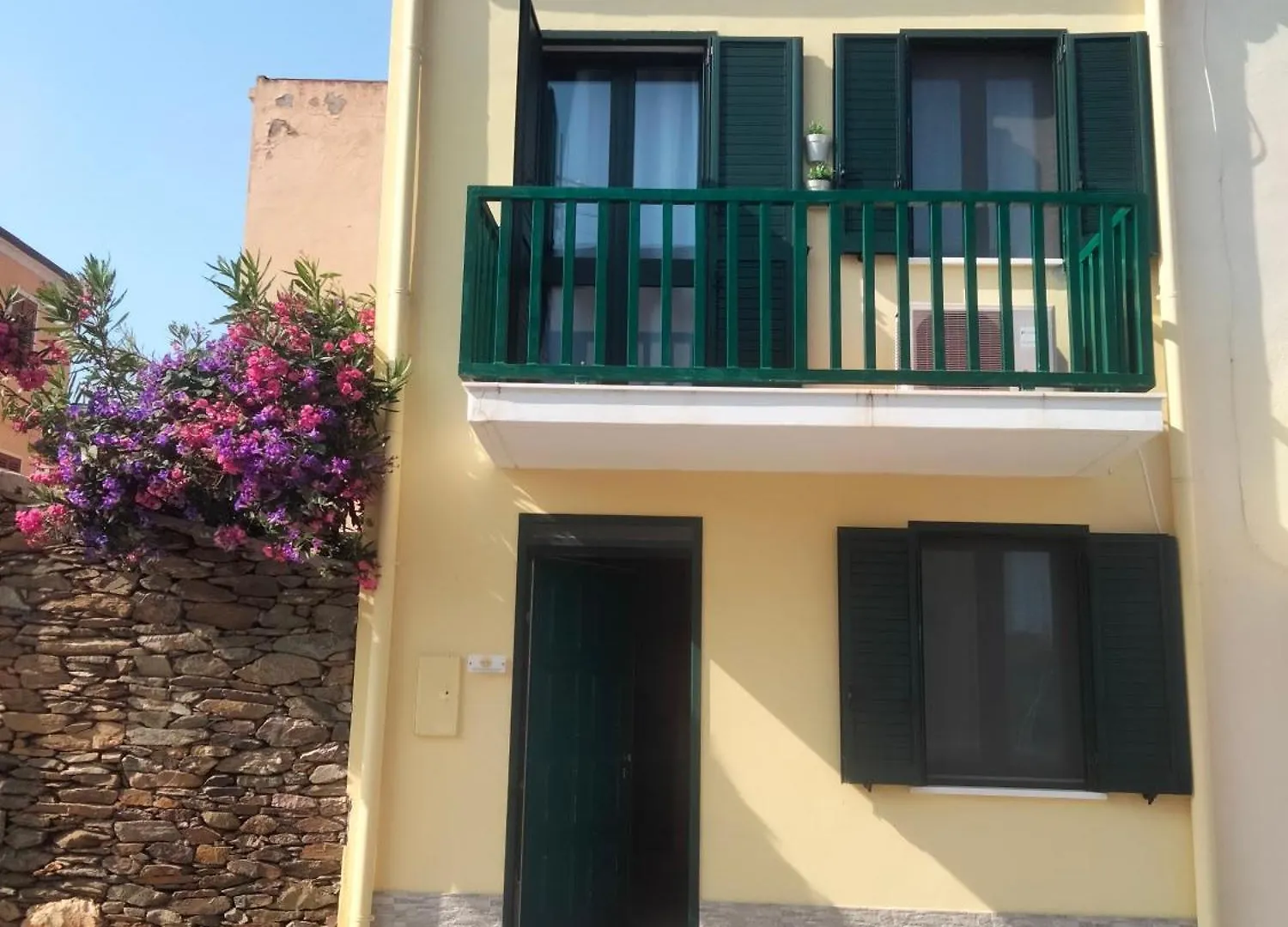 Casa vacanze casetta sul porticciolo Stintino Italia